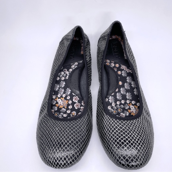 BORN Snakeskin Ballet Flats Black Silver Slip On Round Tie Comfort Shoes Size 8 - Picture 4 of 9
